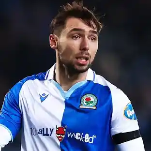 Harry Pickering: Bek Kiri Blackburn Rovers dengan Gaya Modern